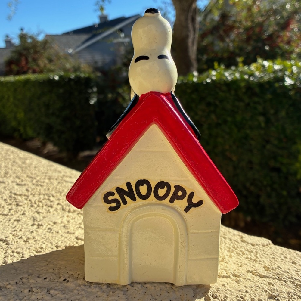 1970 Snoopy Doghouse Bank